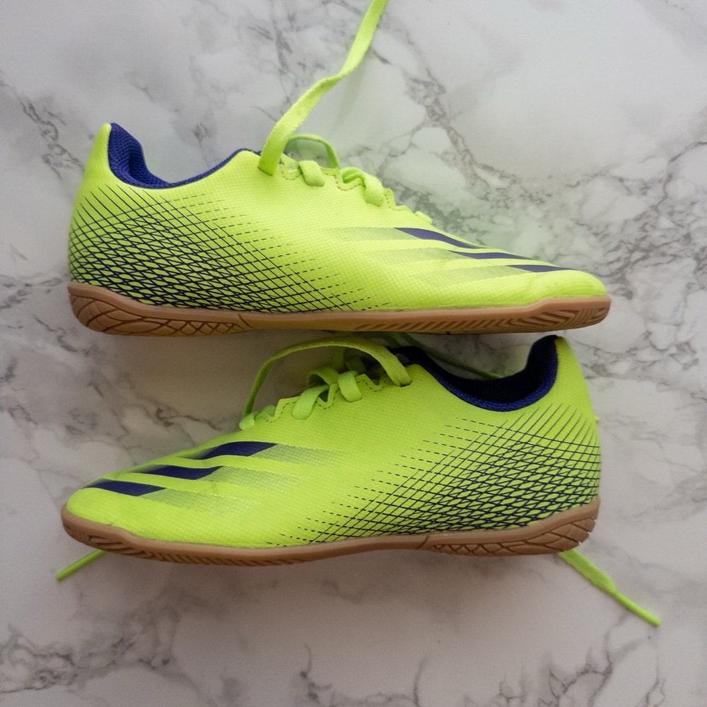 EUC Adidas Speedportal 13 k indoor soccer shoe. Like new Solar green purple